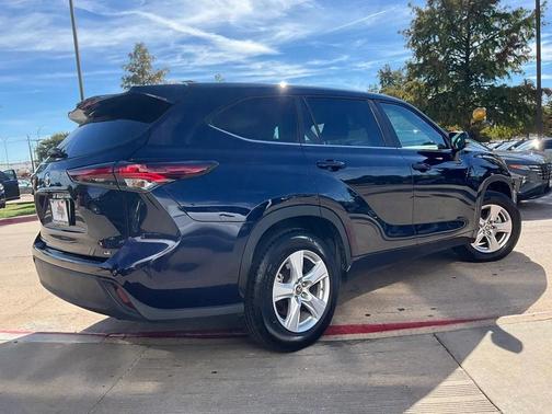 2025 Toyota Highlander LE