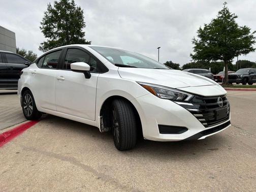 Aspen White Tricoat 2025 Nissan Versa 1.6 SV