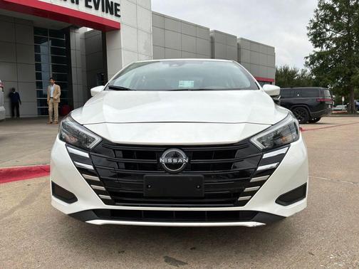 Aspen White Tricoat 2025 Nissan Versa 1.6 SV
