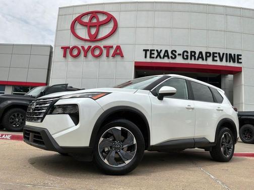 Everest White Pearl 2025 Nissan Rogue SV