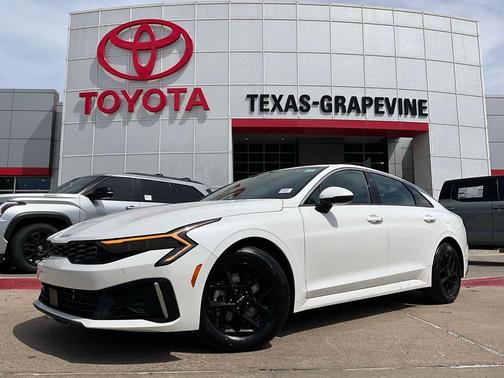 Snow White Pearl 2025 Kia K5 LXS