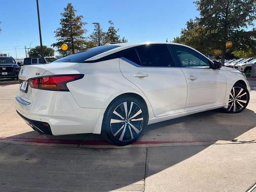 2022 Nissan Altima SR FWD