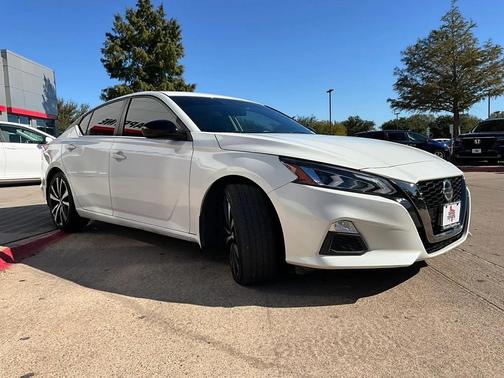 2022 Nissan Altima SR FWD