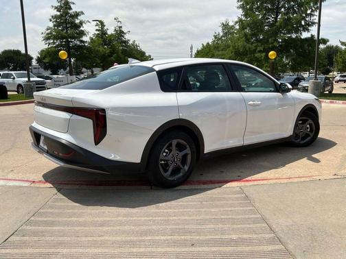 Snow White Pearl 2025 Kia K4 LXS