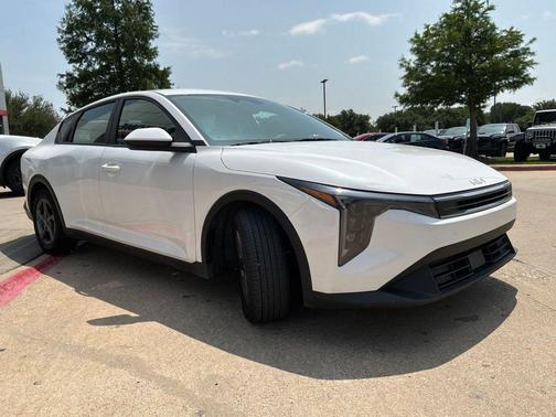 Snow White Pearl 2025 Kia K4 LXS