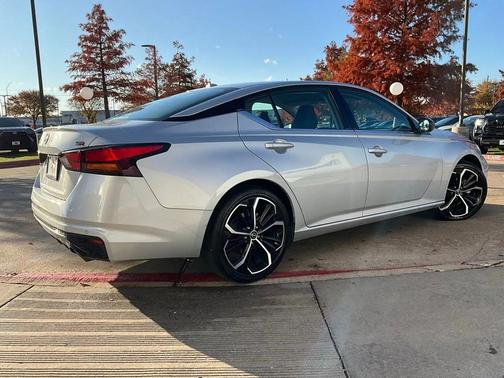 2025 Nissan Altima SR FWD