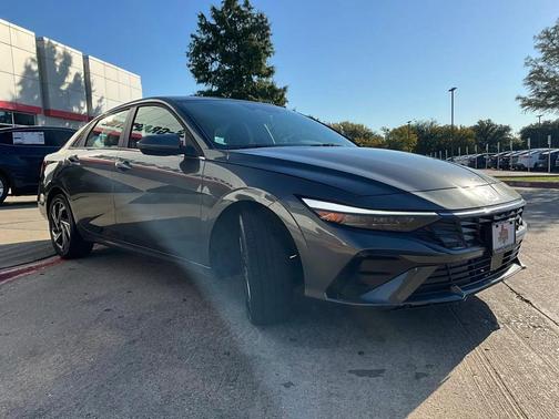 2025 Hyundai ELANTRA SEL