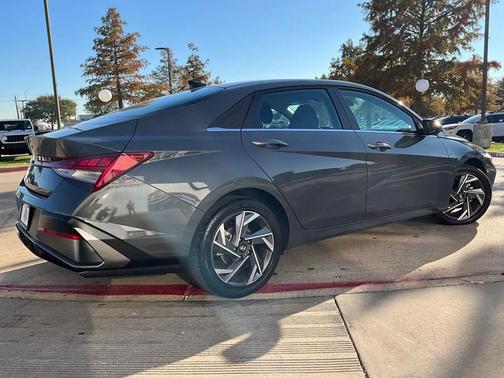 2025 Hyundai ELANTRA SEL