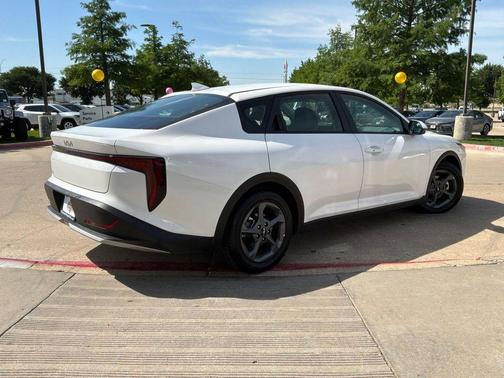 Snow White Pearl 2025 Kia K4 LXS