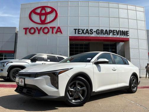 Snow White Pearl 2025 Kia K4 LXS