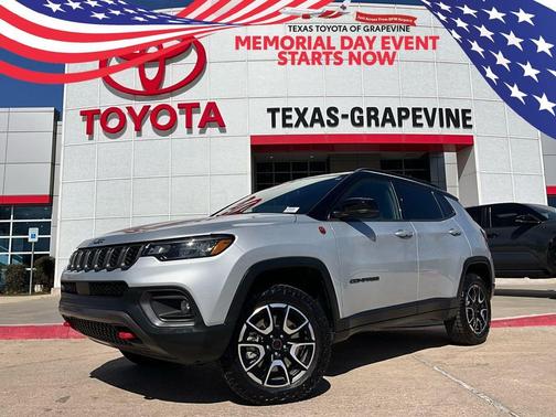 Silver Zynith Metallic Clearcoat 2025 Jeep Compass Trailhawk
