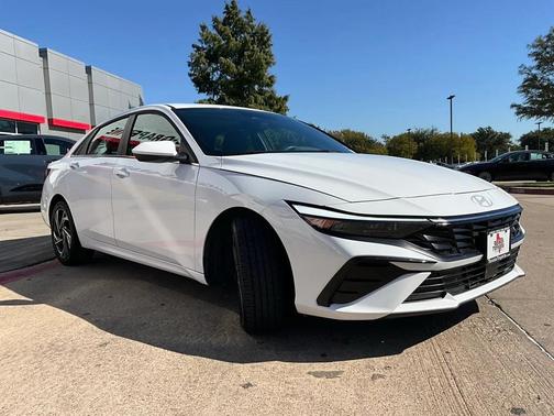 2025 Hyundai ELANTRA SEL
