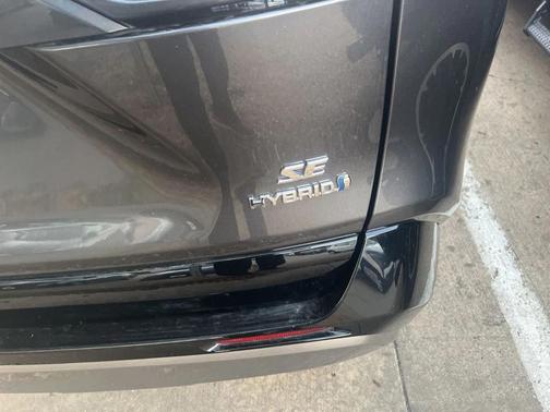 2022 Toyota RAV4 Hybrid SE