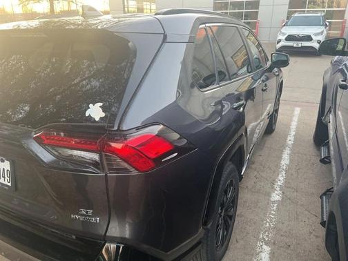 2022 Toyota RAV4 Hybrid SE