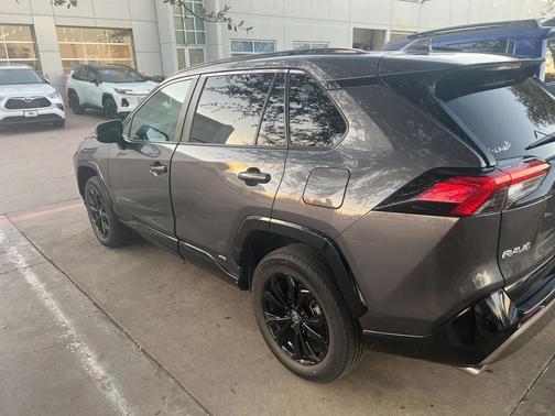 2022 Toyota RAV4 Hybrid SE