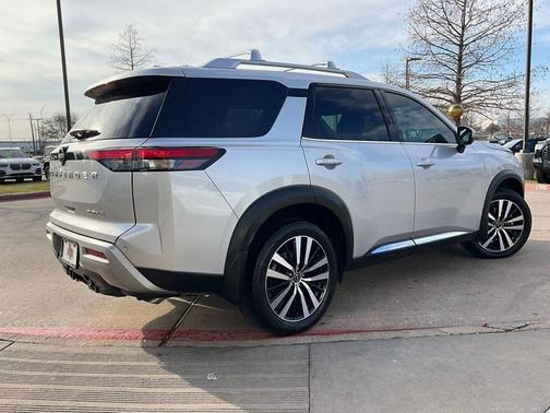 2023 Nissan Pathfinder Platinum FWD