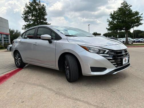 Brilliant Silver Metallic 2025 Nissan Versa 1.6 SV
