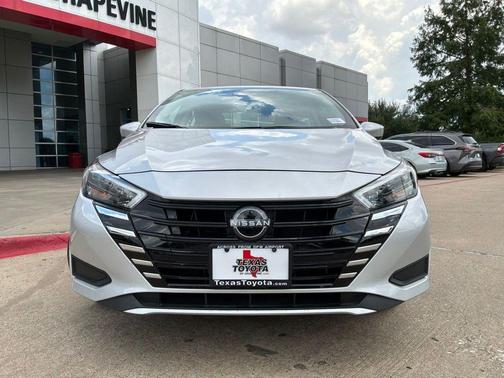 Brilliant Silver Metallic 2025 Nissan Versa 1.6 SV
