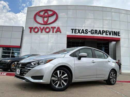Brilliant Silver Metallic 2025 Nissan Versa 1.6 SV