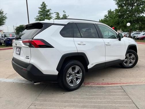 2022 Toyota RAV4 Hybrid XLE