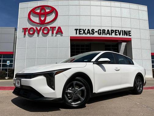 Snow White Pearl 2025 Kia K4 LXS