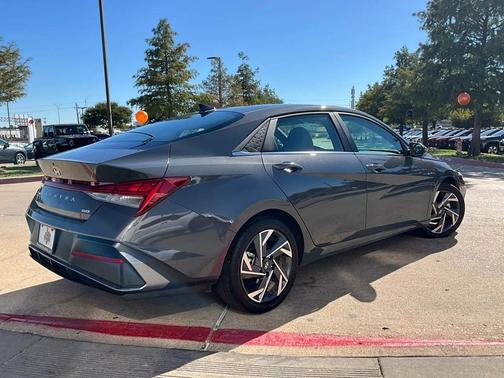 2025 Hyundai ELANTRA HEV Limited