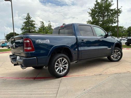 Patriot Blue Pearlcoat 2022 RAM 1500 Laramie