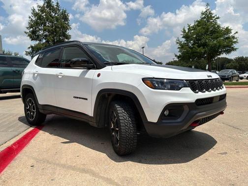 Bright White Clearcoat 2025 Jeep Compass Trailhawk