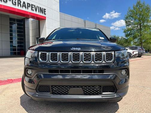 Diamond Black Crystal Pearlcoat 2025 Jeep Compass Latitude