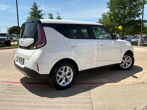 Snow White Pearl 2025 Kia Soul LX