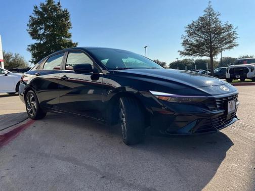 2025 Hyundai ELANTRA SEL