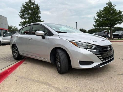 Brilliant Silver Metallic 2025 Nissan Versa 1.6 SV