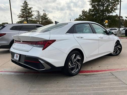 2025 Hyundai ELANTRA SEL