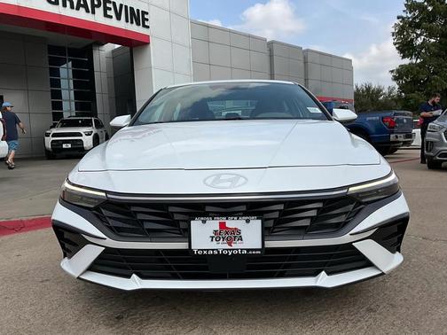 2025 Hyundai ELANTRA SEL