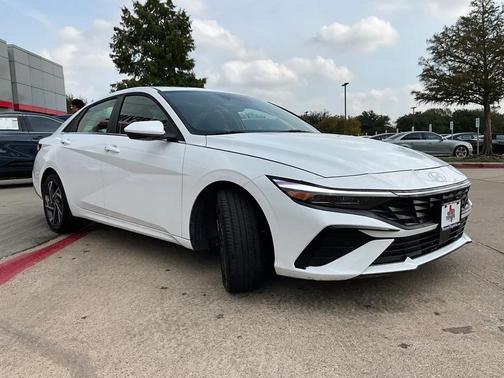 2025 Hyundai ELANTRA SEL