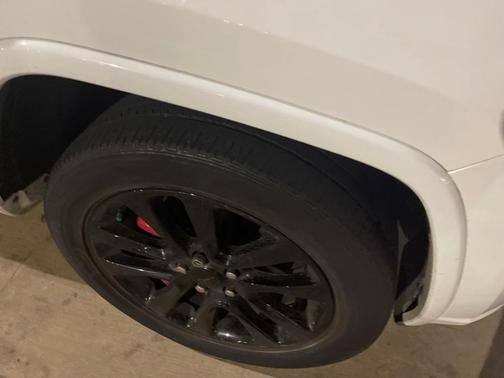 Photo 3 of 8 of 2018 Jeep Grand Cherokee Altitude
