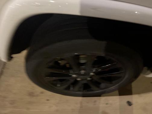 Photo 4 of 8 of 2018 Jeep Grand Cherokee Altitude