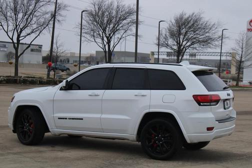 Photo 5 of 28 of 2018 Jeep Grand Cherokee Altitude