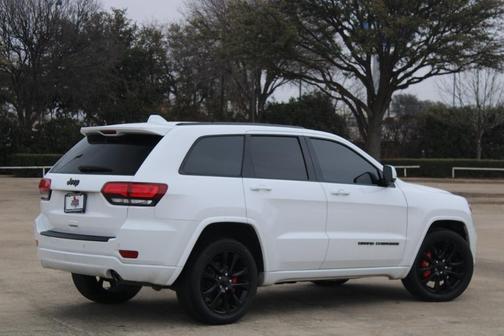 Photo 4 of 28 of 2018 Jeep Grand Cherokee Altitude