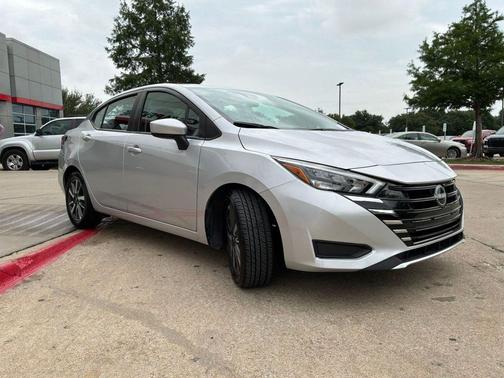 Brilliant Silver Metallic 2025 Nissan Versa 1.6 SV