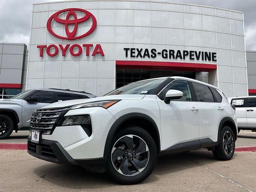 Everest White Pearl 2025 Nissan Rogue SV