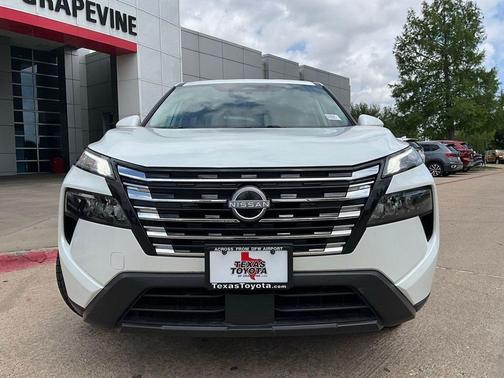 Everest White Pearl 2025 Nissan Rogue SV