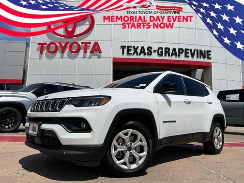 Bright White Clearcoat 2025 Jeep Compass Latitude