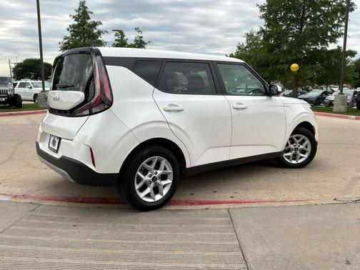 Snow White Pearl 2025 Kia Soul LX