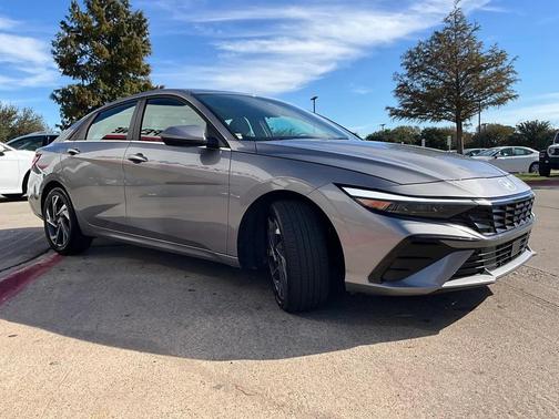 2025 Hyundai ELANTRA SEL