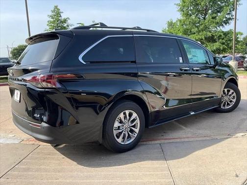 2025 Toyota Sienna XLE 8 Passenger