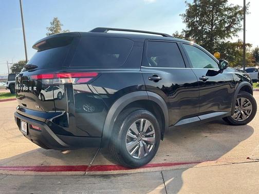 2024 Nissan Pathfinder SV FWD