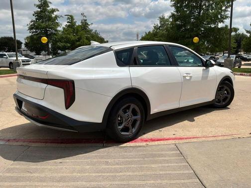 Snow White Pearl 2025 Kia K4 LXS