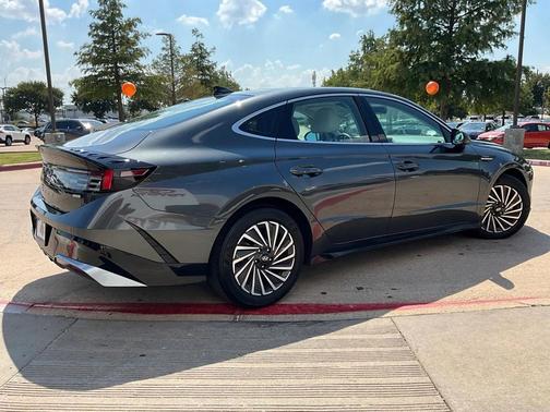 2024 Hyundai SONATA Hybrid SE