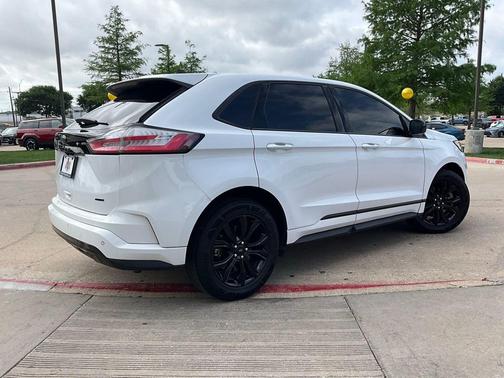 Oxford White 2022 Ford Edge SE